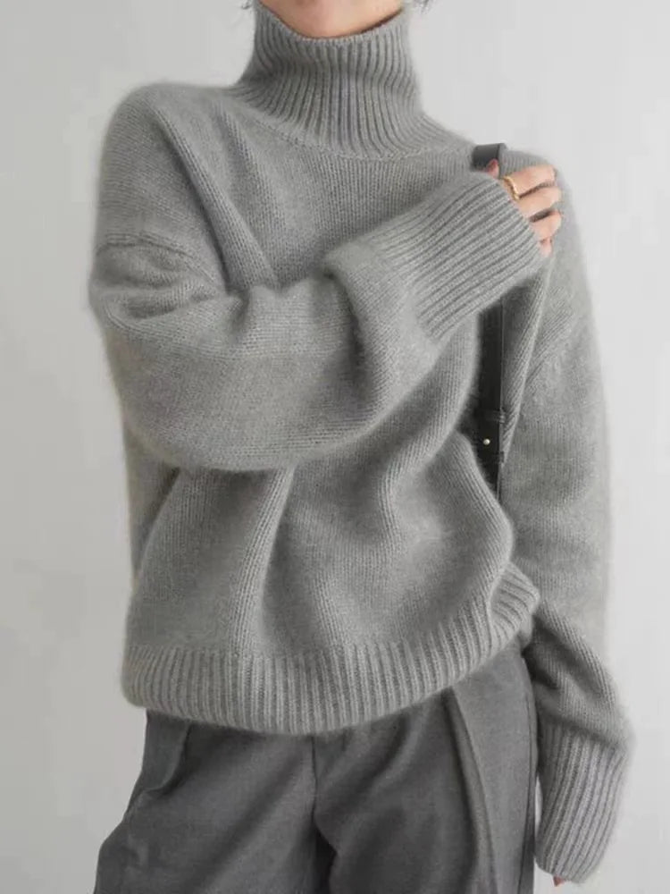 Lina - Cashmere Line Turtleneck Sweater